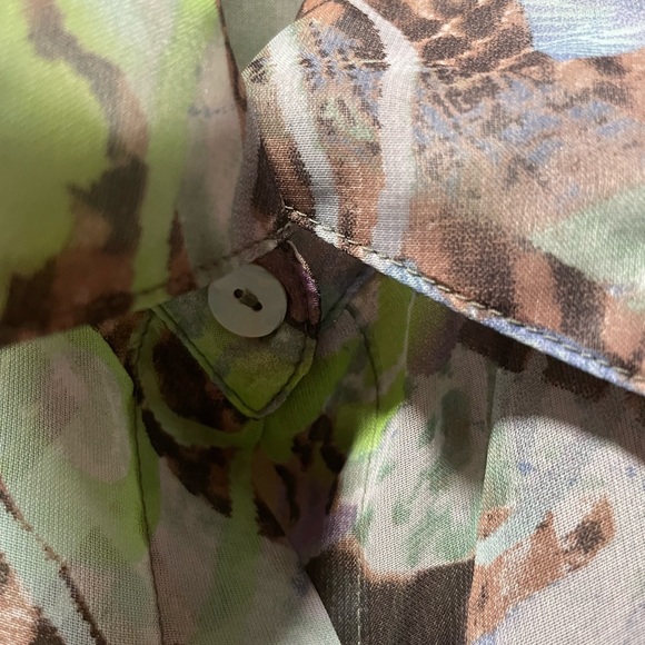 Sheer button up blouse with elongated cuff sleeve - Picture 7 of 11